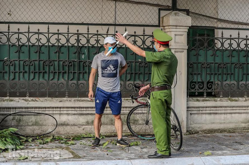 Ngày thứ 8 theo Chỉ thị 17, lực lượng chức năng thành phố Hà Nội xử phạt hơn 8 tỷ đồng vi phạm phòng, chống dịch